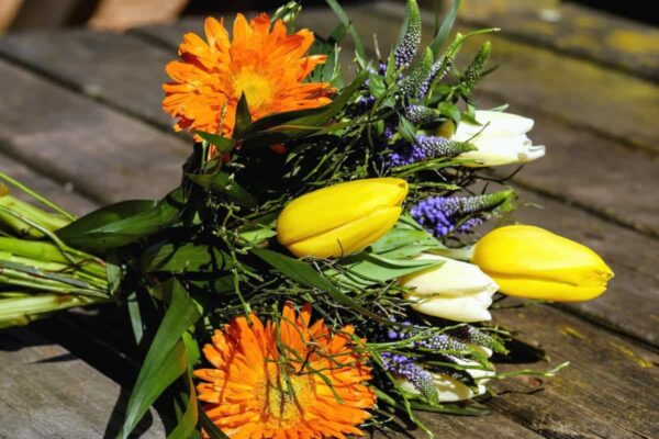 Frühlingsblumenstrauß